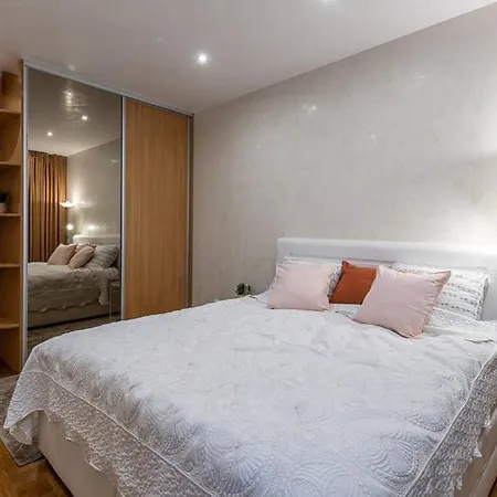 Kingsized Beds Full In Old Center ريغا
