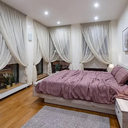 Kingsized Beds Full In Old Center شقة ريغا